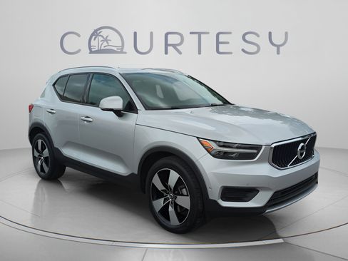 Used 2019 Volvo XC40 T5 Momentum AWD/4WD image 8