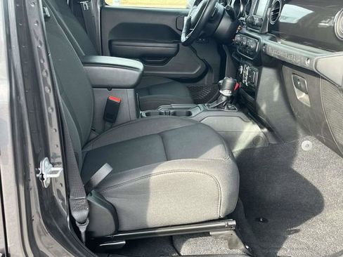 Used 2021 Jeep Wrangler Unlimited Sport image 23