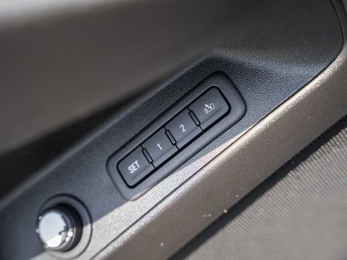 Used 2018 Chevrolet Equinox Premier FWD image 42