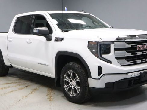 Used 2023 GMC Sierra 1500 SLE image 1