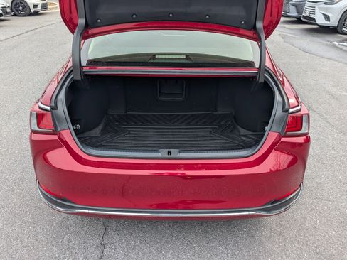 Used 2019 Lexus ES 300h w/ Premium Package image 10