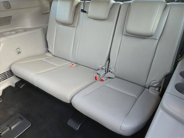 Used 2018 Toyota Highlander XLE AWD/4WD image 19
