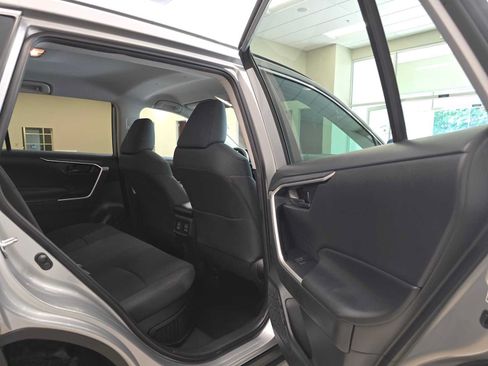 Used 2019 Toyota RAV4 LE w/ Carpet Mat Package AWD/4WD image 25