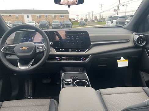 New 2026 Chevrolet Equinox LT w/ Convenience Package II FWD image 30