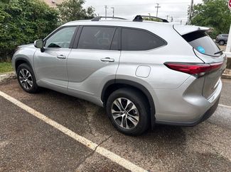 Used 2022 Toyota Highlander XLE AWD/4WD video 2