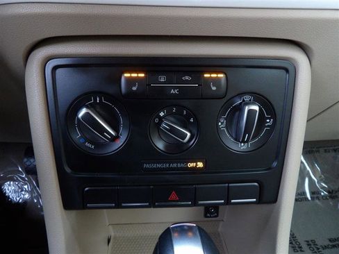 Used 2013 Volkswagen Beetle 2.5 image 18