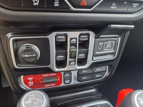 Used 2025 Jeep Wrangler Unlimited Rubicon AWD/4WD image 12