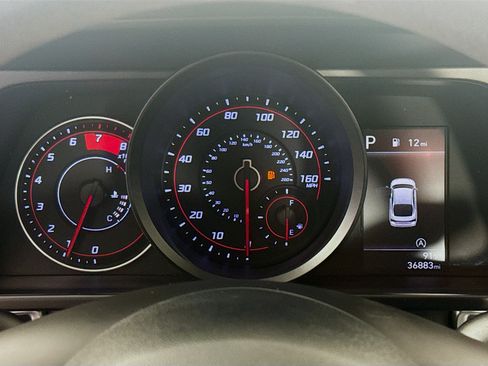 Used 2022 Hyundai Elantra SE FWD image 16