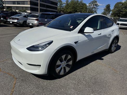 Used 2020 Tesla Model Y Long Range image 3