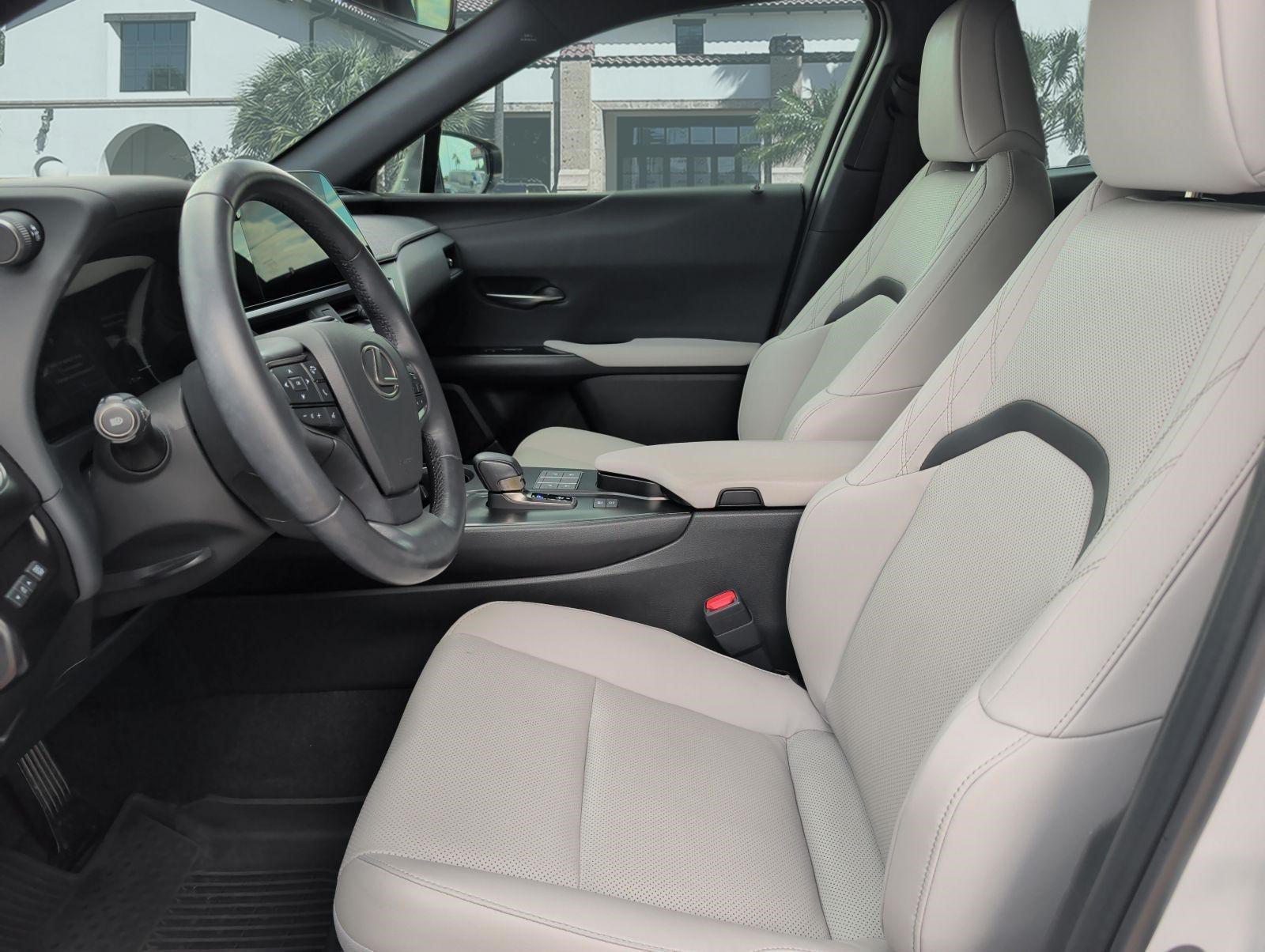 Used 2025 Lexus UX 300h FWD w/ Accessory Package (Z1) image 11