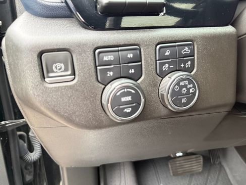 Used 2023 Chevrolet Silverado 1500 High Country w/ High Country Premium Package AWD/4WD image 17