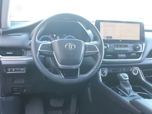 Used 2024 Toyota Grand Highlander AWD image 18