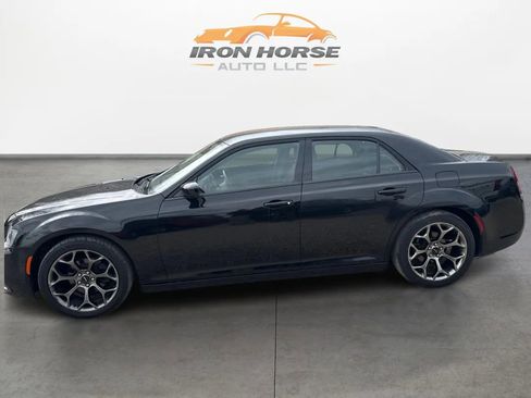 Used 2018 Chrysler 300 Touring w/ Sport Appearance Package image 8
