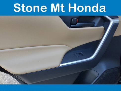 Used 2020 Toyota RAV4 LE image 12