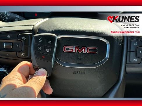 Used 2024 GMC Sierra 2500 AT4 image 25