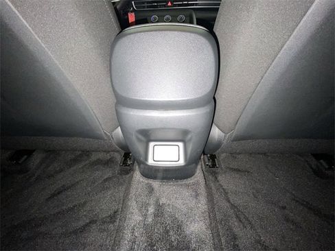 Used 2025 Hyundai Elantra SE w/ Cargo Package image 27