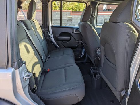 Used 2022 Jeep Wrangler Unlimited Sport image 26