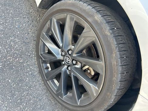 Used 2023 Toyota Corolla SE FWD image 2