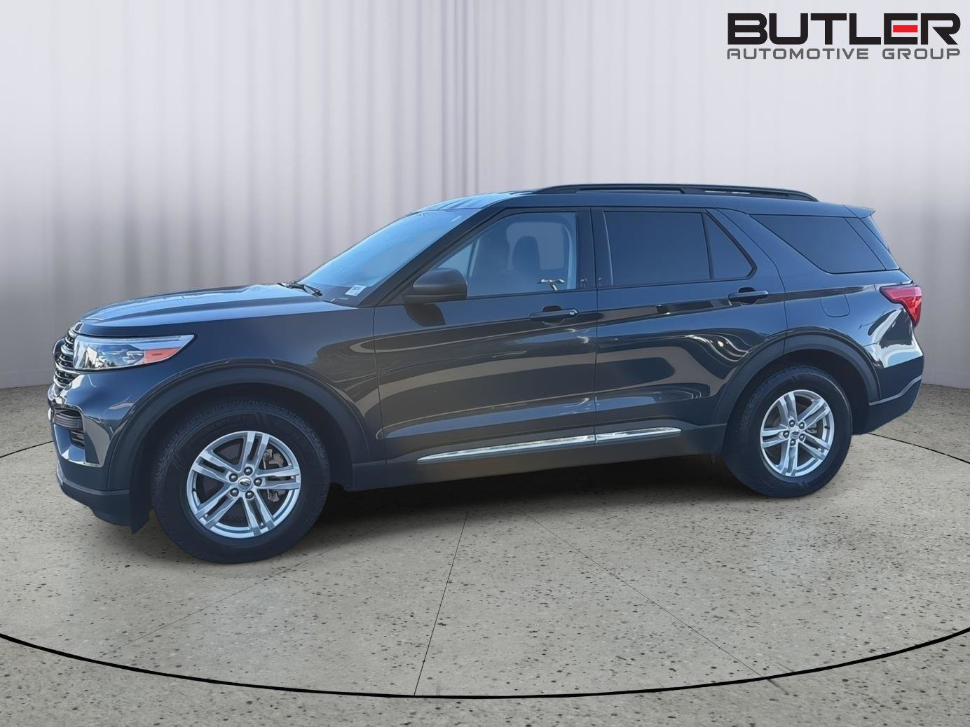 Certified 2024 Ford Explorer XLT RWD image 3