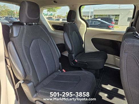 Used 2022 Chrysler Voyager LX FWD image 21