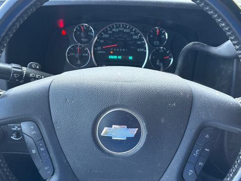 Used 2023 Chevrolet Express 2500 w/ Driver Convenience Package RWD image 4