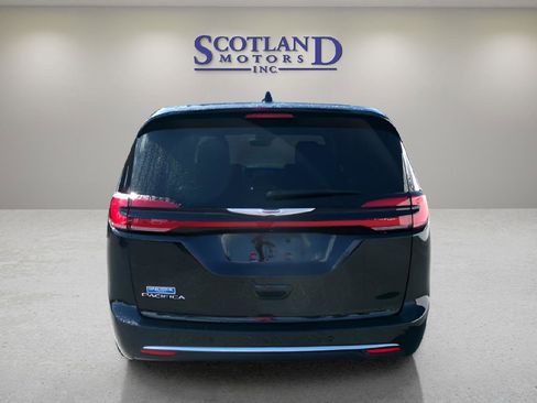 Used 2025 Chrysler Pacifica Select FWD image 7