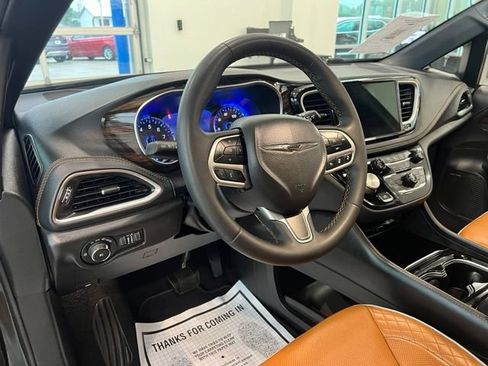 Used 2022 Chrysler Pacifica Pinnacle AWD/4WD image 27