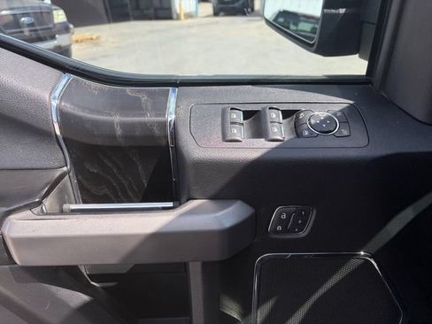 Used 2018 Ford F150 Platinum w/ Equipment Group 701A Luxury AWD/4WD image 4