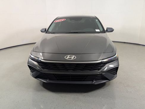 Used 2024 Hyundai Elantra SEL FWD image 2