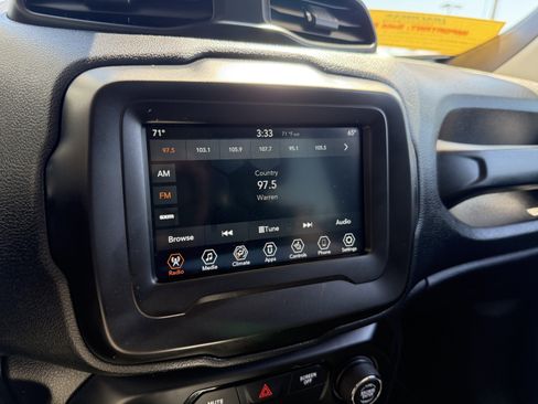 Used 2019 Jeep Renegade Latitude w/ Cold Weather Group AWD/4WD image 36