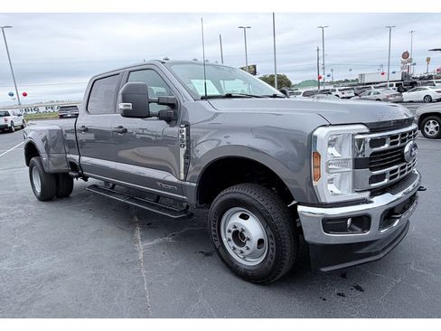 Used 2024 Ford F350 XLT image 2