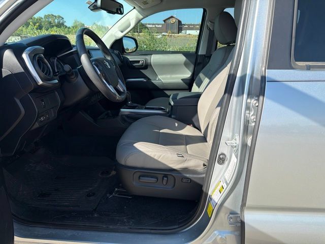 Used 2023 Toyota Tacoma SR5 w/ Technology Package AWD/4WD image 9