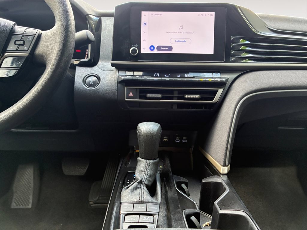Used 2025 Toyota Camry LE FWD image 11