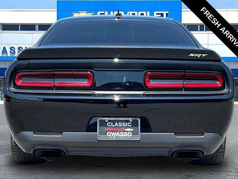 Used 2016 Dodge Challenger SRT Hellcat RWD image 4