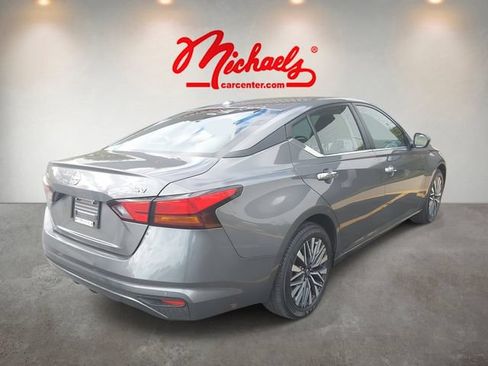 Used 2024 Nissan Altima 2.5 SV FWD image 6