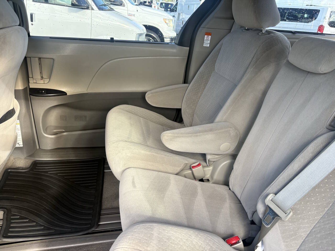 Used 2015 Toyota Sienna LE FWD image 15