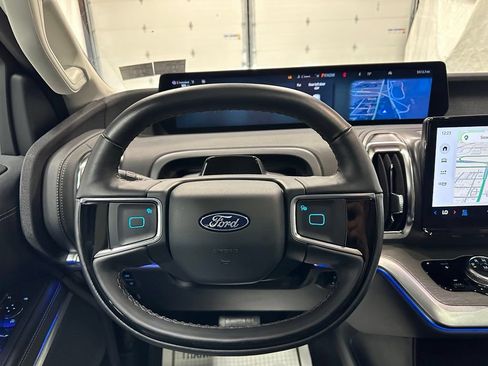 Used 2025 Ford Expedition Platinum AWD/4WD image 18