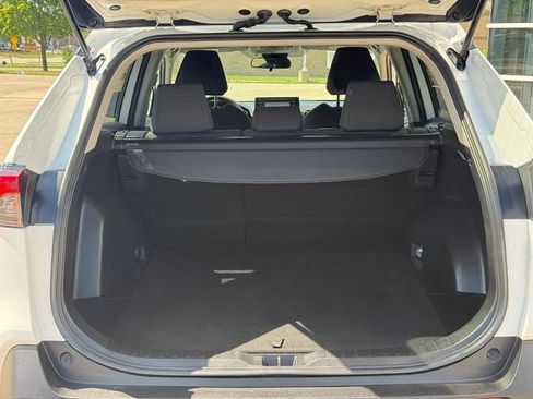 Used 2021 Toyota RAV4 LE AWD/4WD image 9