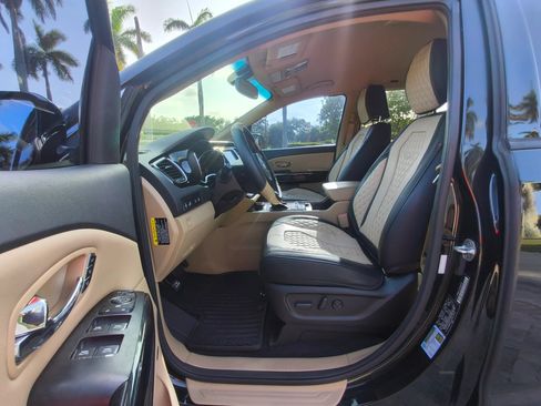 Used 2018 Kia Sedona SX FWD image 4