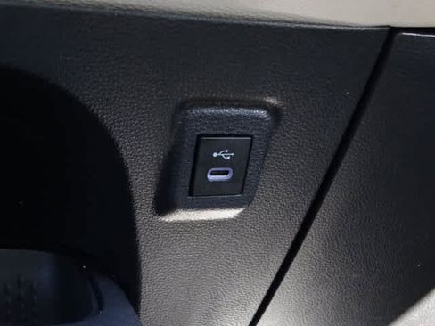 Used 2025 Toyota Corolla LE image 32