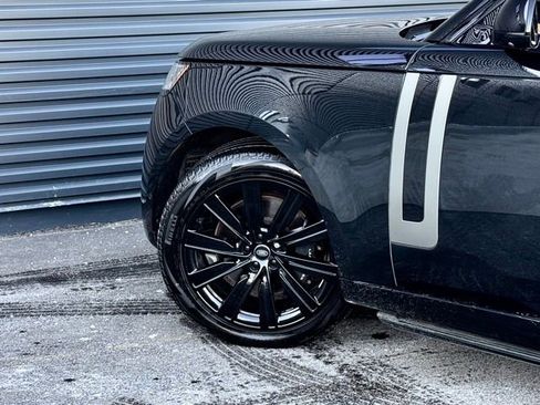 Used 2023 Land Rover Range Rover SE image 12