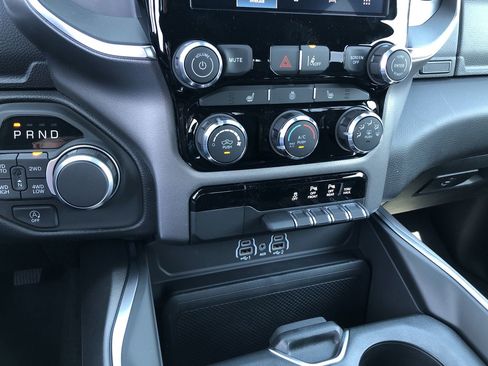 New 2026 RAM 1500 4x4 Crew Cab image 29