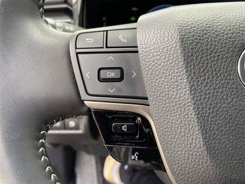 Used 2025 Toyota Camry SE image 31