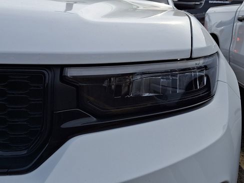 New 2025 Jeep Grand Cherokee Limited w/ Black Appearance Package AWD/4WD image 4