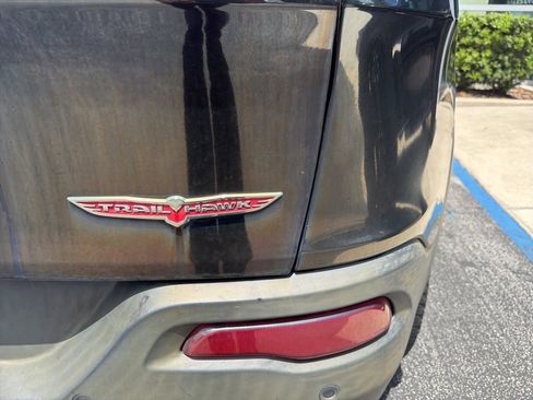 Used 2017 Jeep Cherokee Trailhawk w/ Comfort/Convenience Group image 11