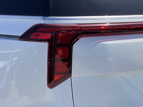 New 2026 Kia Carnival LXS FWD image 4