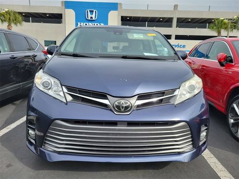 Used 2019 Toyota Sienna XLE image 13