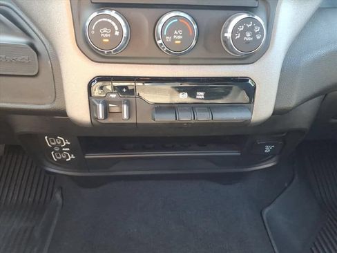 Used 2024 RAM 3500 Tradesman w/ Chrome Appearance Group AWD/4WD image 29
