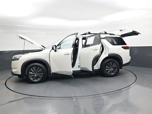 Used 2022 Nissan Pathfinder SV image 48