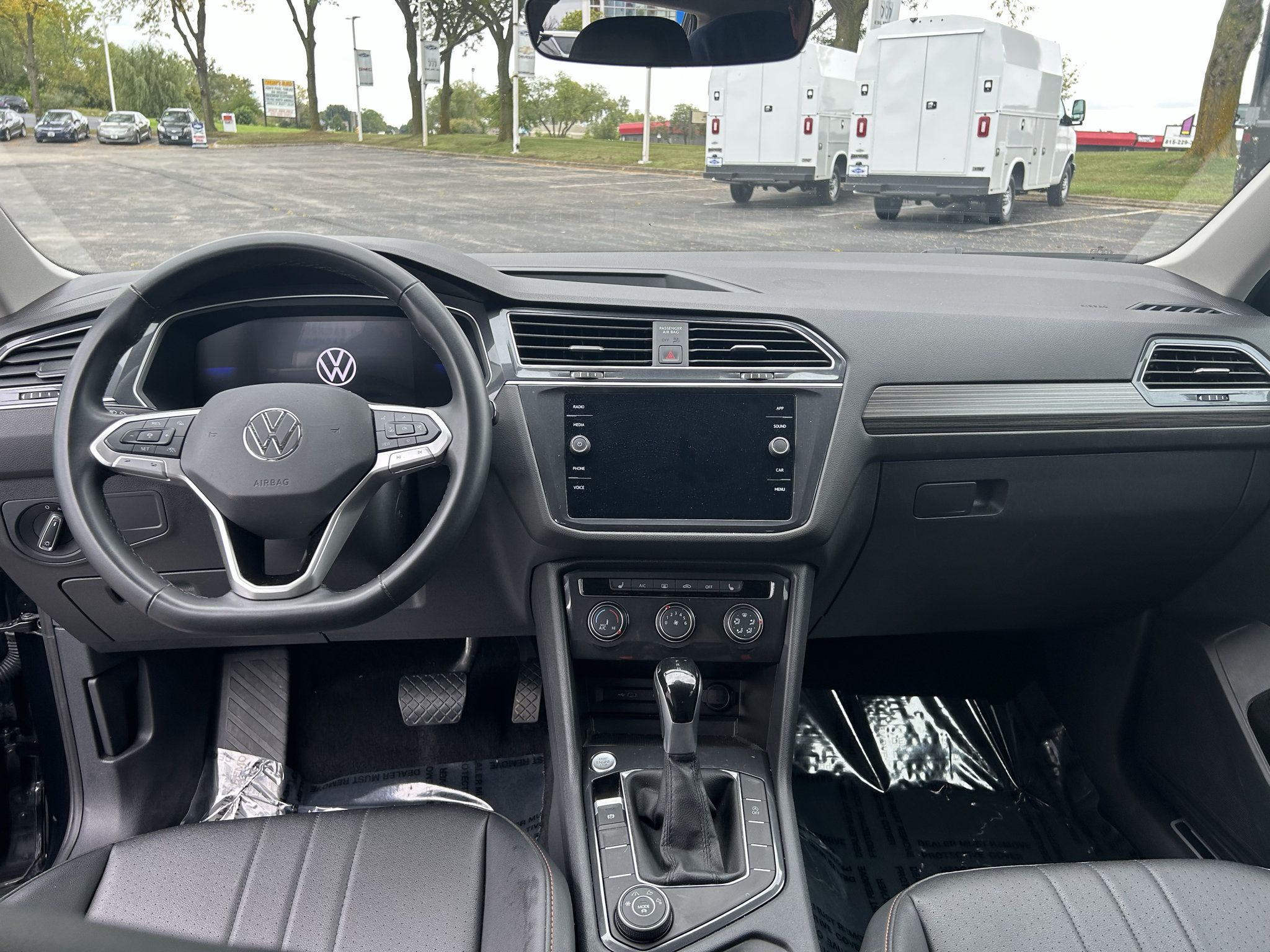 Used 2024 Volkswagen Tiguan Wolfsburg Edition AWD/4WD image 9